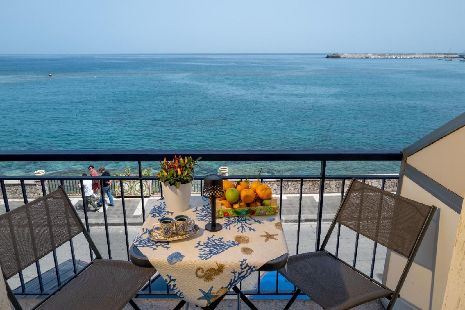 Zia Rina Apartment Naxos Giardini Naxos Esterno foto